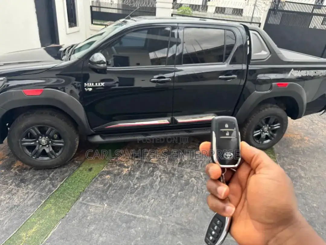 Toyota Hilux 2024 Black