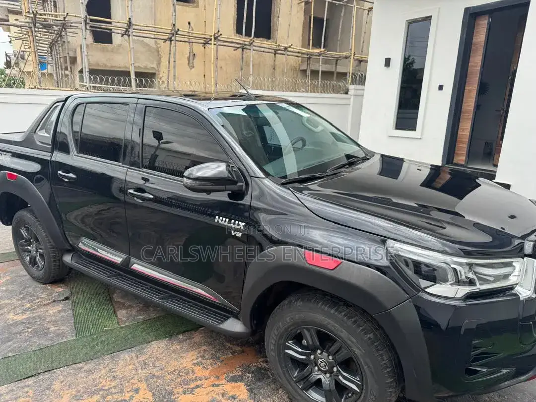 Toyota Hilux 2024 Black