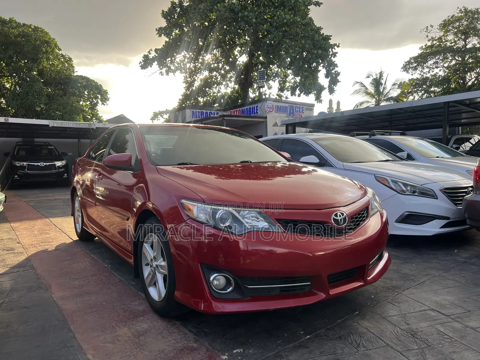 Toyota Camry SE Sport 4dr Sedan w/Prod. End 11/13 (2.5L 4cyl 6A) 2014