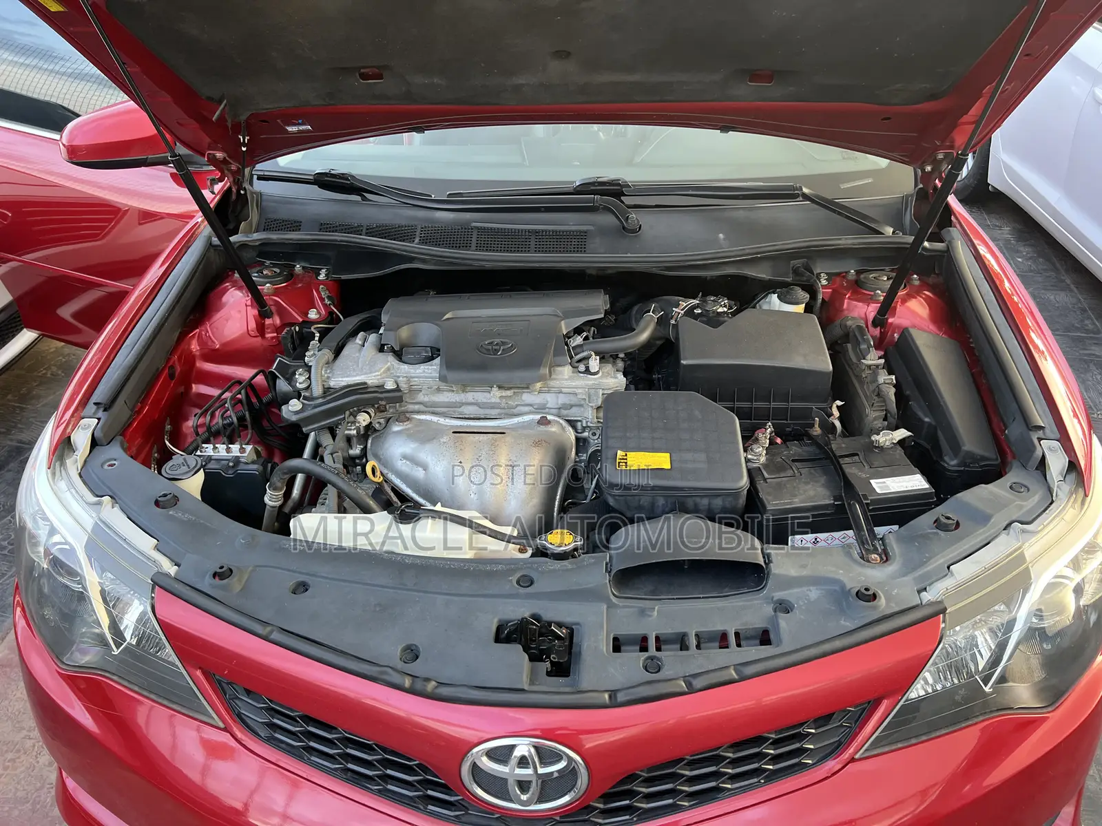 Toyota Camry SE Sport 4dr Sedan w/Prod. End 11/13 (2.5L 4cyl 6A) 2014