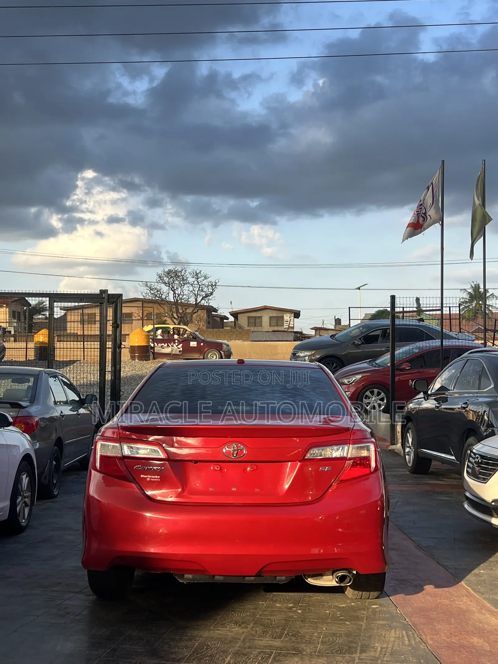 Toyota Camry SE Sport 4dr Sedan w/Prod. End 11/13 (2.5L 4cyl 6A) 2014