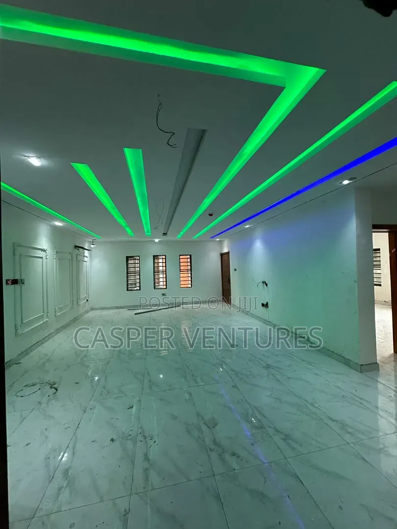 3bdrm Block of Flats in Admiralty, Lekki Phase 1 for sale