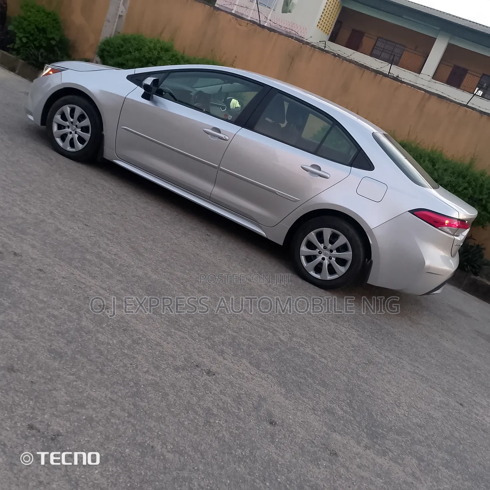 Toyota Corolla LE 2022 Silver