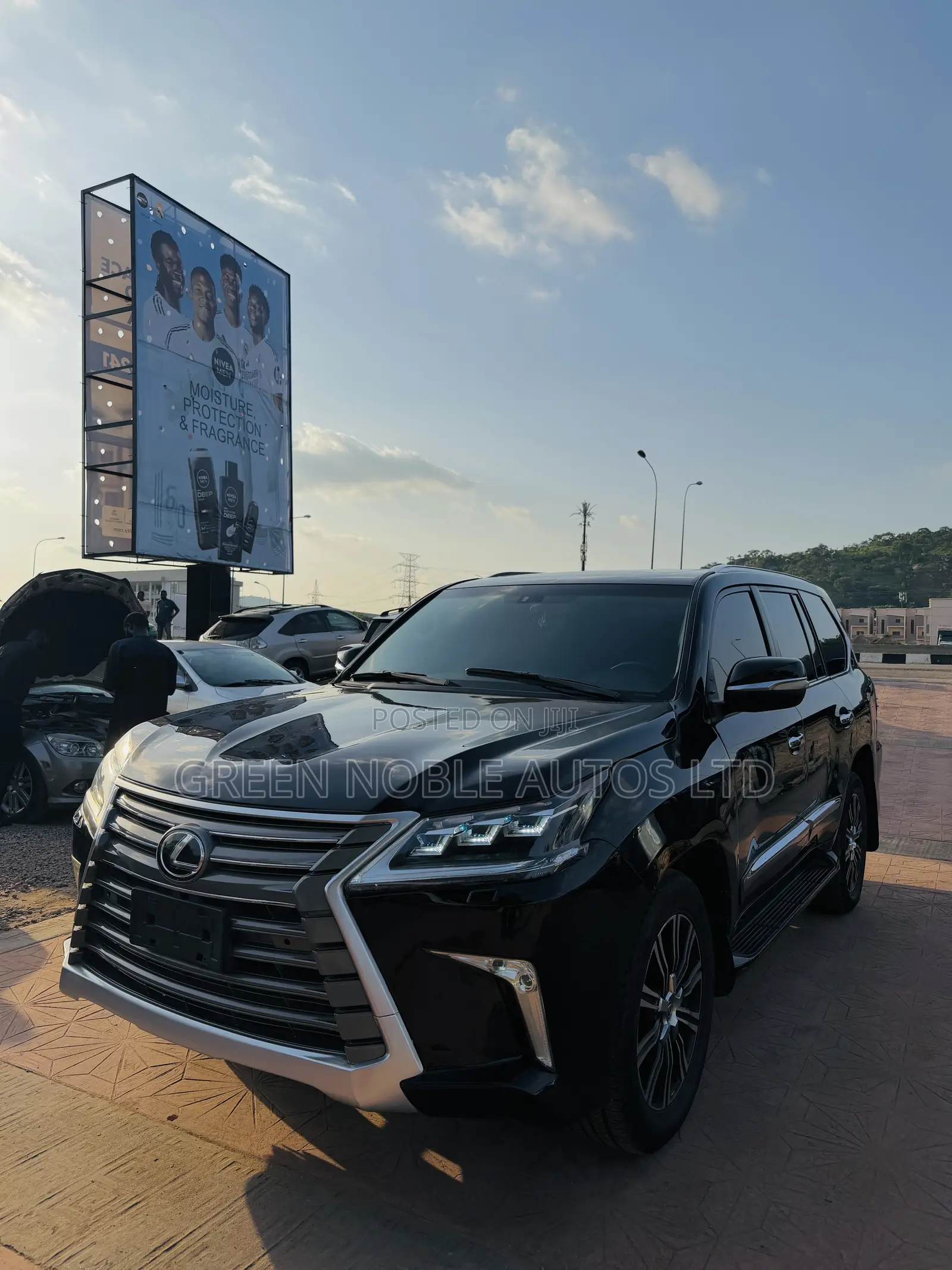 Lexus LX 570 (5 seats) AWD 2019 Black