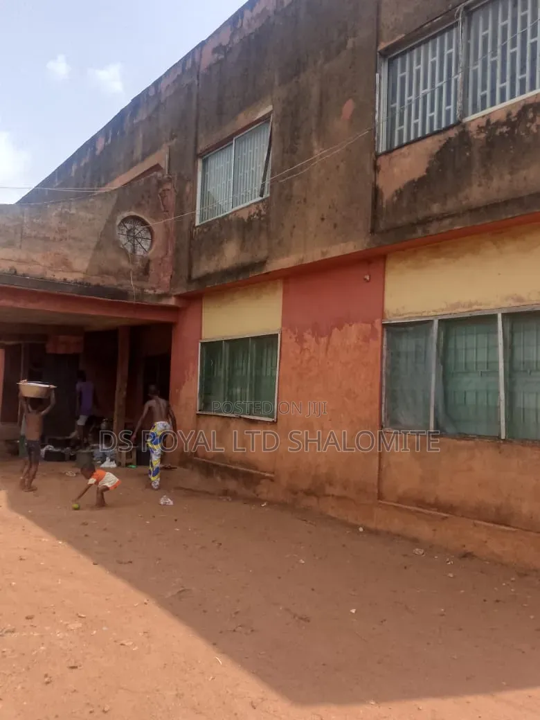 3bdrm Block of Flats in Benin City for sale