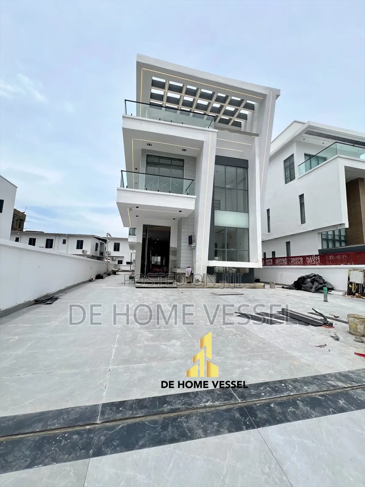 5bdrm Duplex in Osapa london for sale
