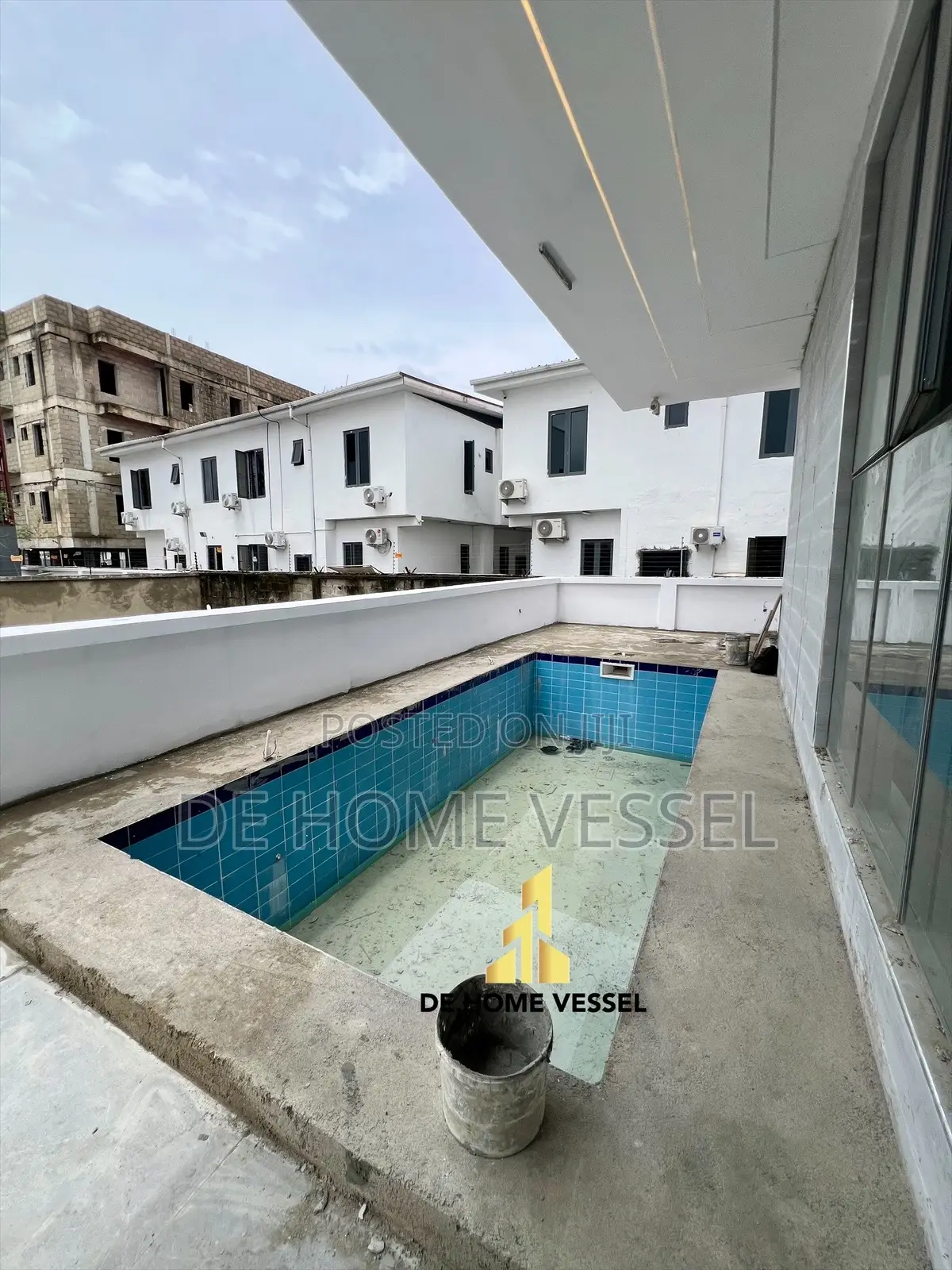 5bdrm Duplex in Osapa london for sale