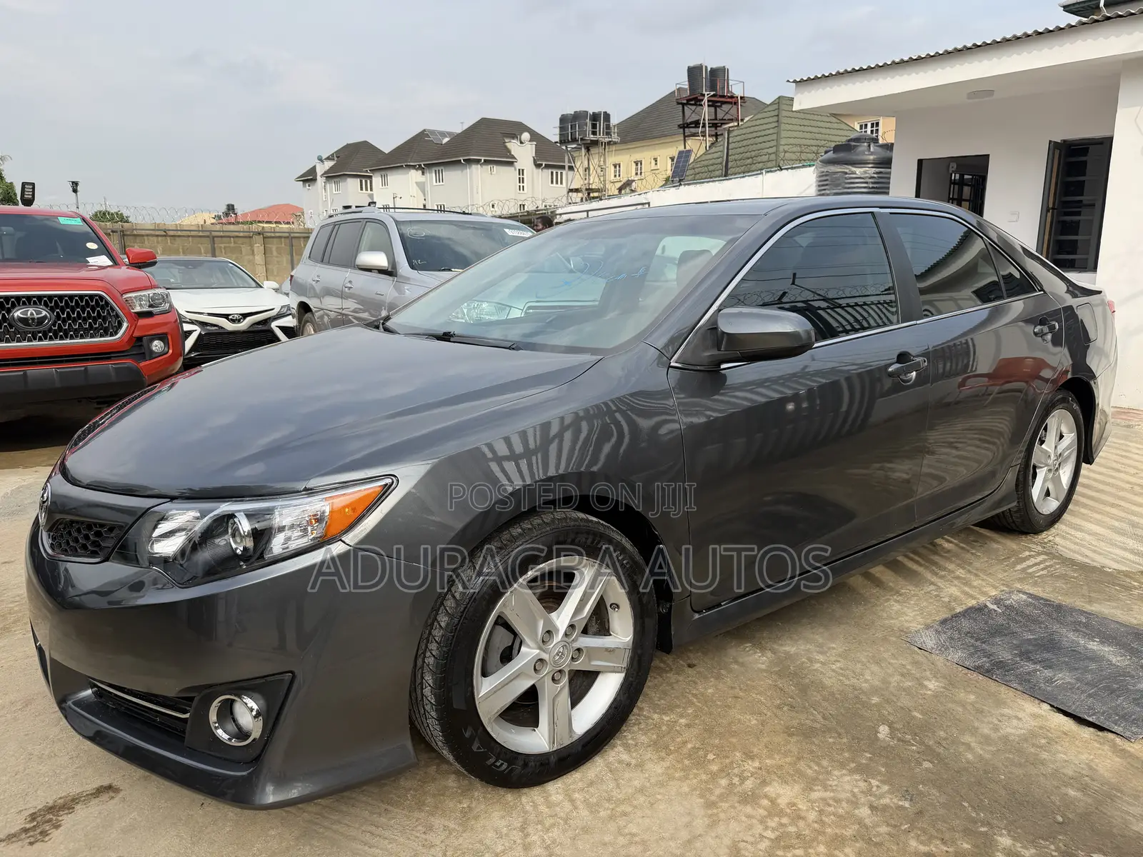 Toyota Camry SE 4dr Sedan (2.5L 4cyl 6A) 2014 Gray