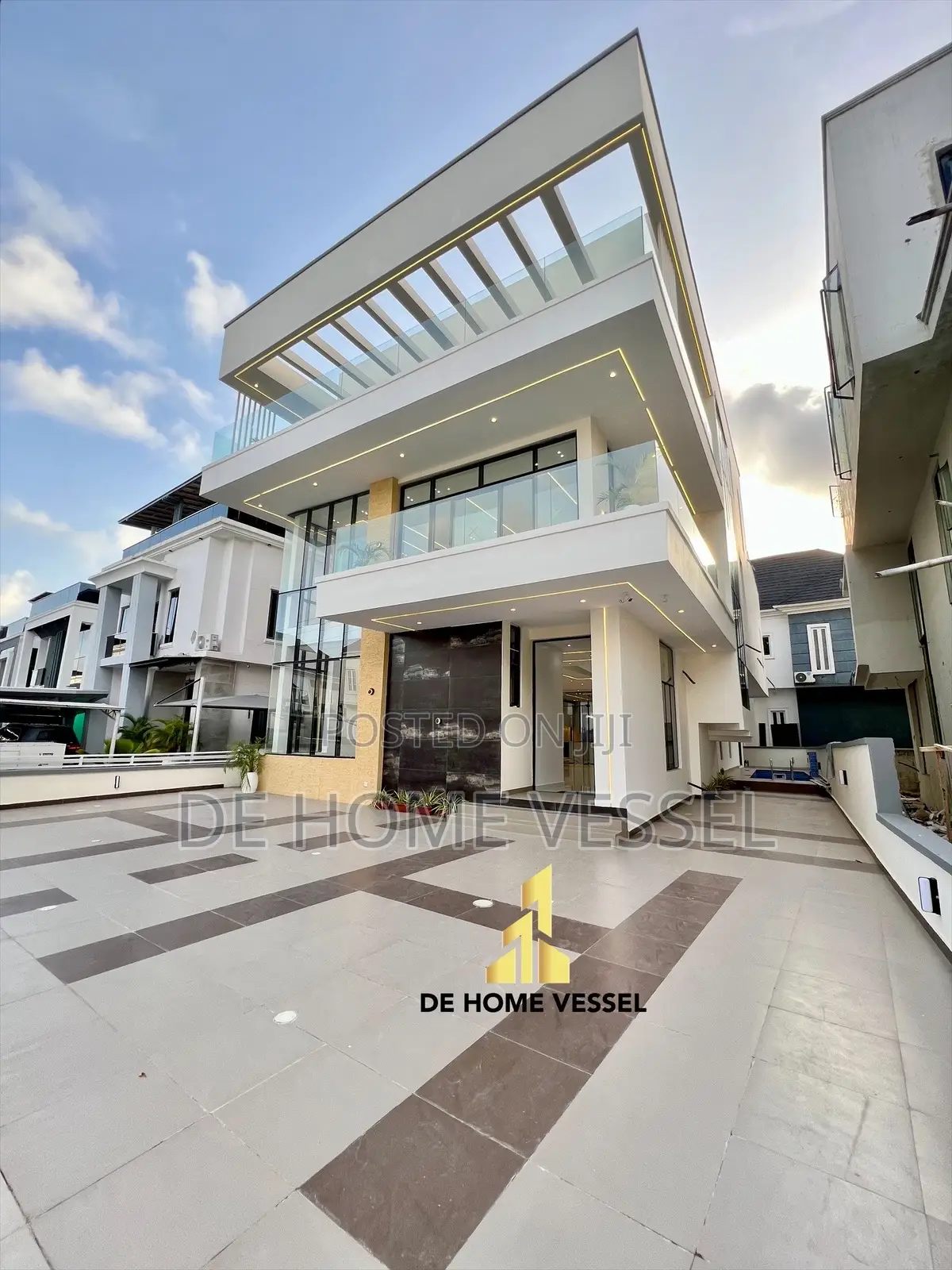 5bdrm Duplex in Lekki for sale