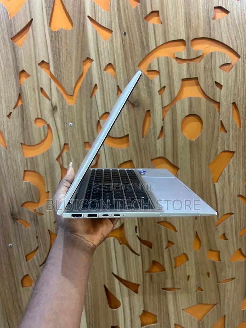 Laptop HP EliteBook 830 G9 16GB Intel Core i7 SSD 512GB