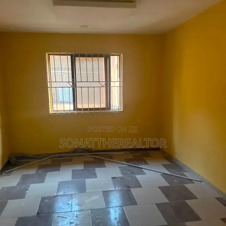 3bdrm Apartment in Oluyole for rent
