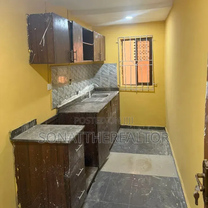 3bdrm Apartment in Oluyole for rent