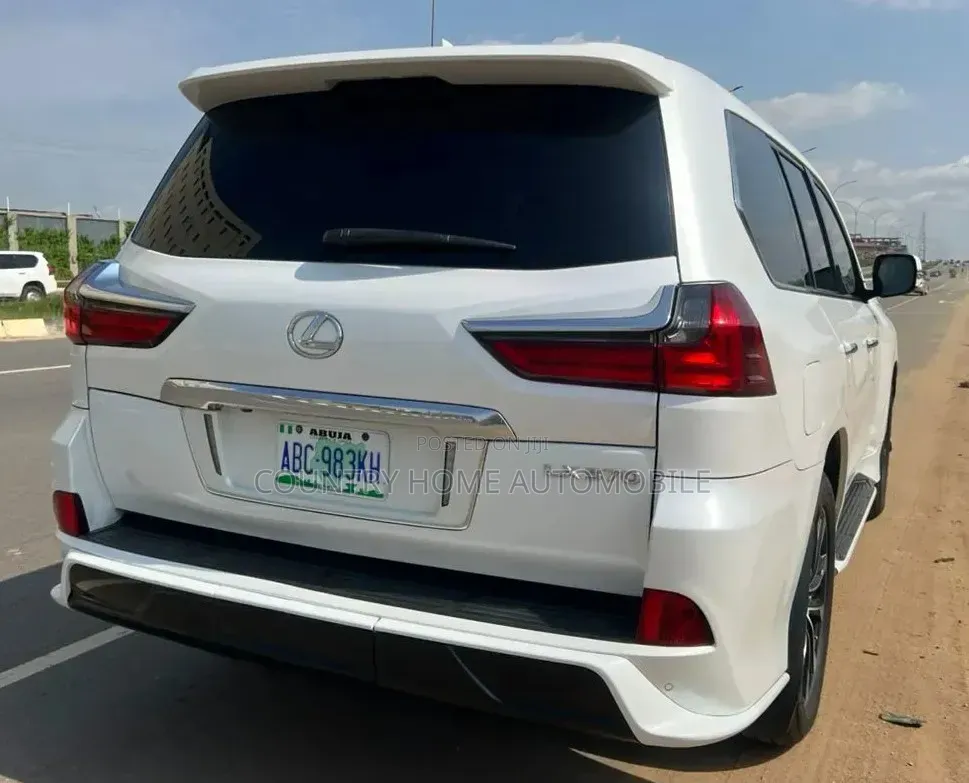 Lexus LX 570 (5 seats) AWD 2021 White