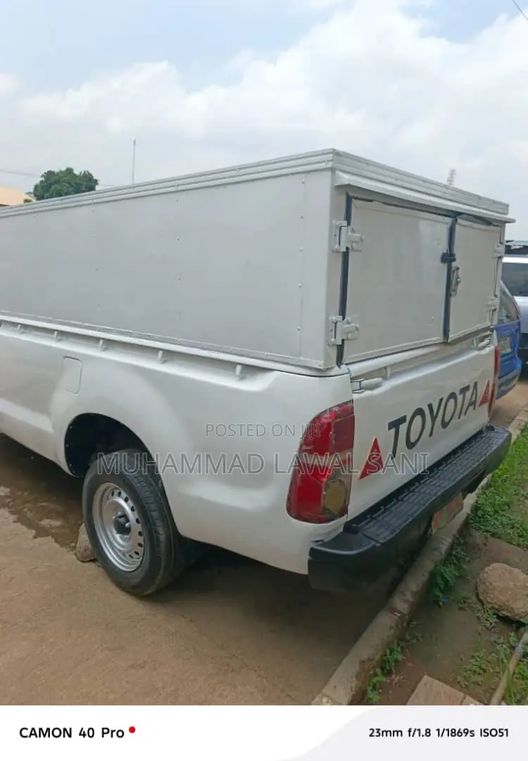 Toyota Hilux 2009 White