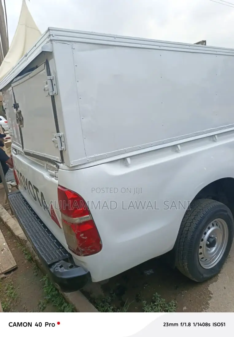 Toyota Hilux 2009 White