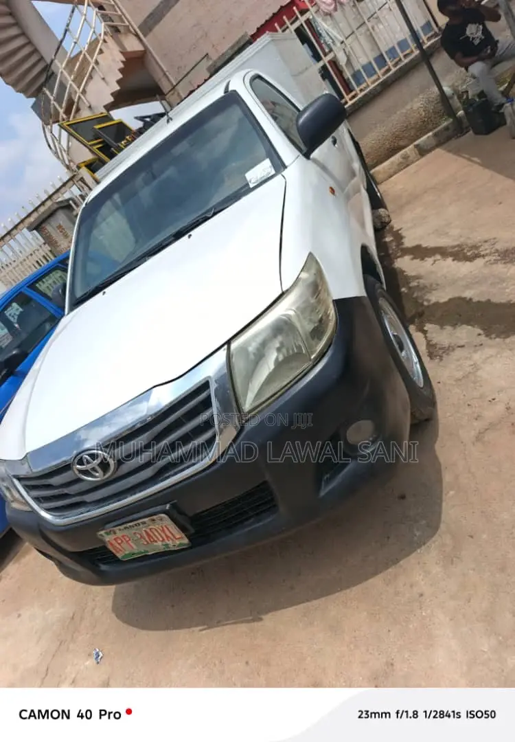 Toyota Hilux 2009 White