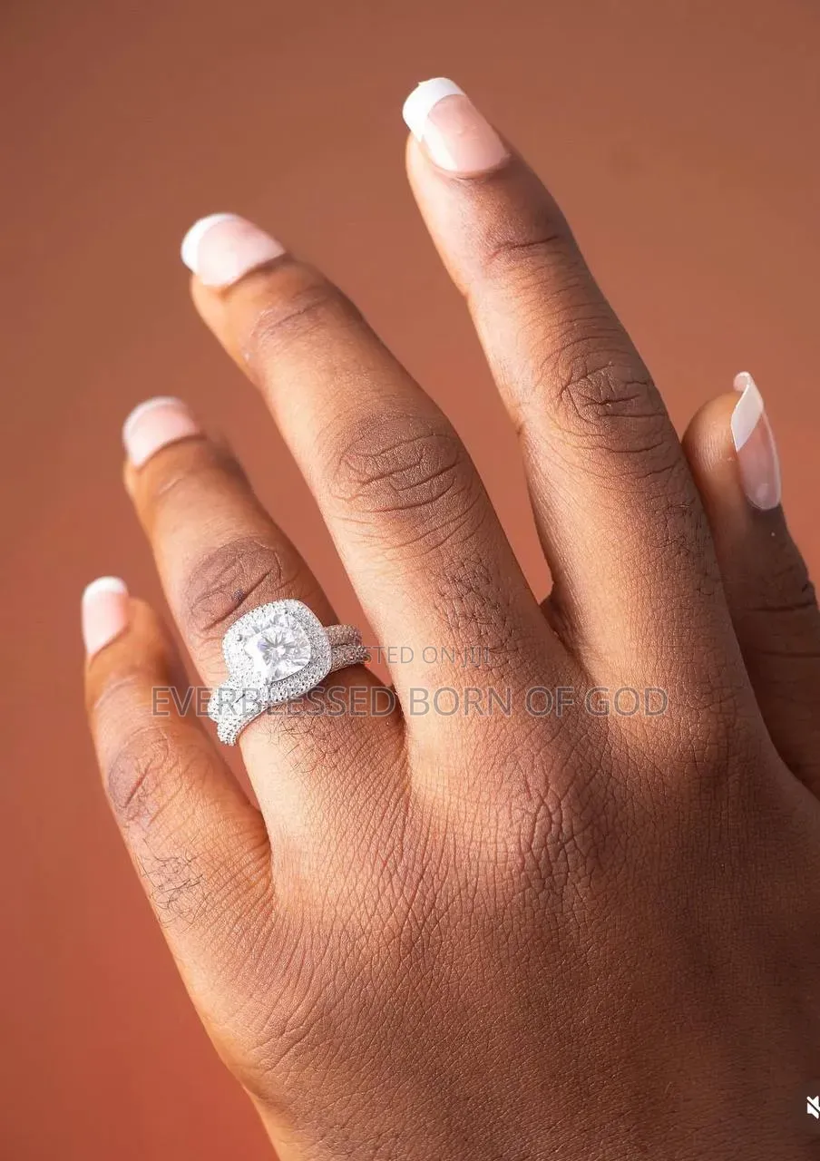 VVS Moissanite Wedding Engagement Rings in Store