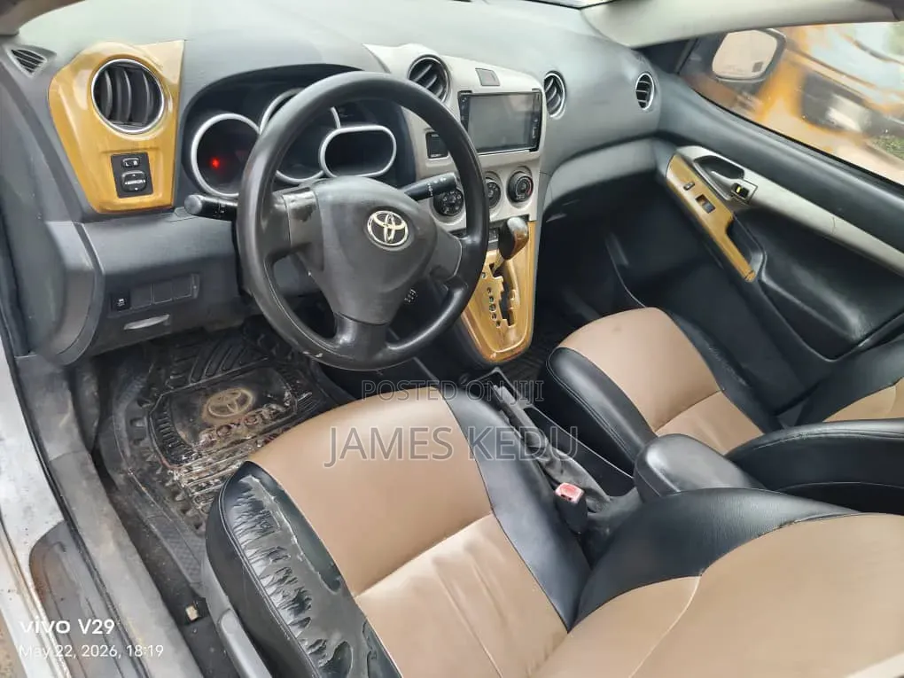 Toyota Matrix 2010 Silver