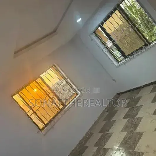 3bdrm Apartment in Oluyole for rent
