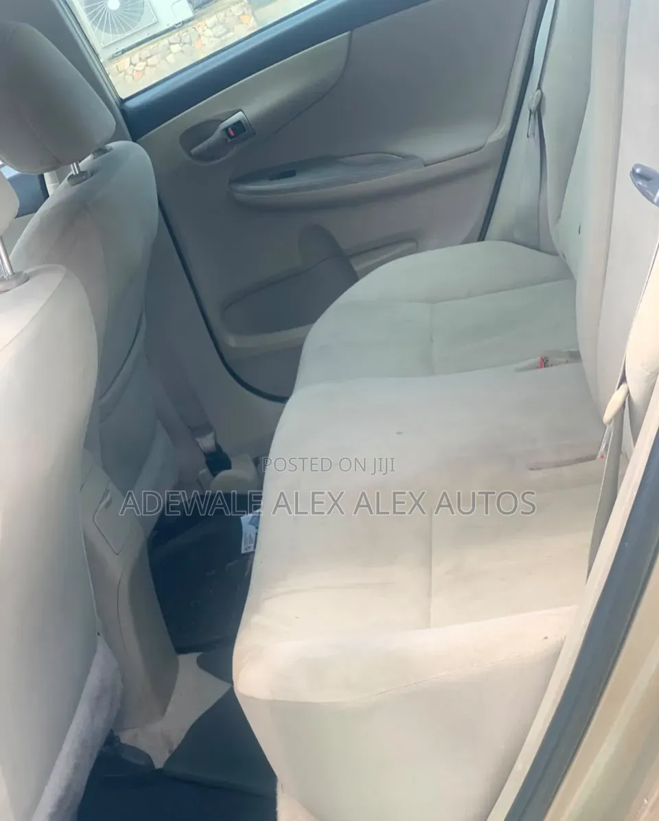 Toyota Corolla 2012 Silver