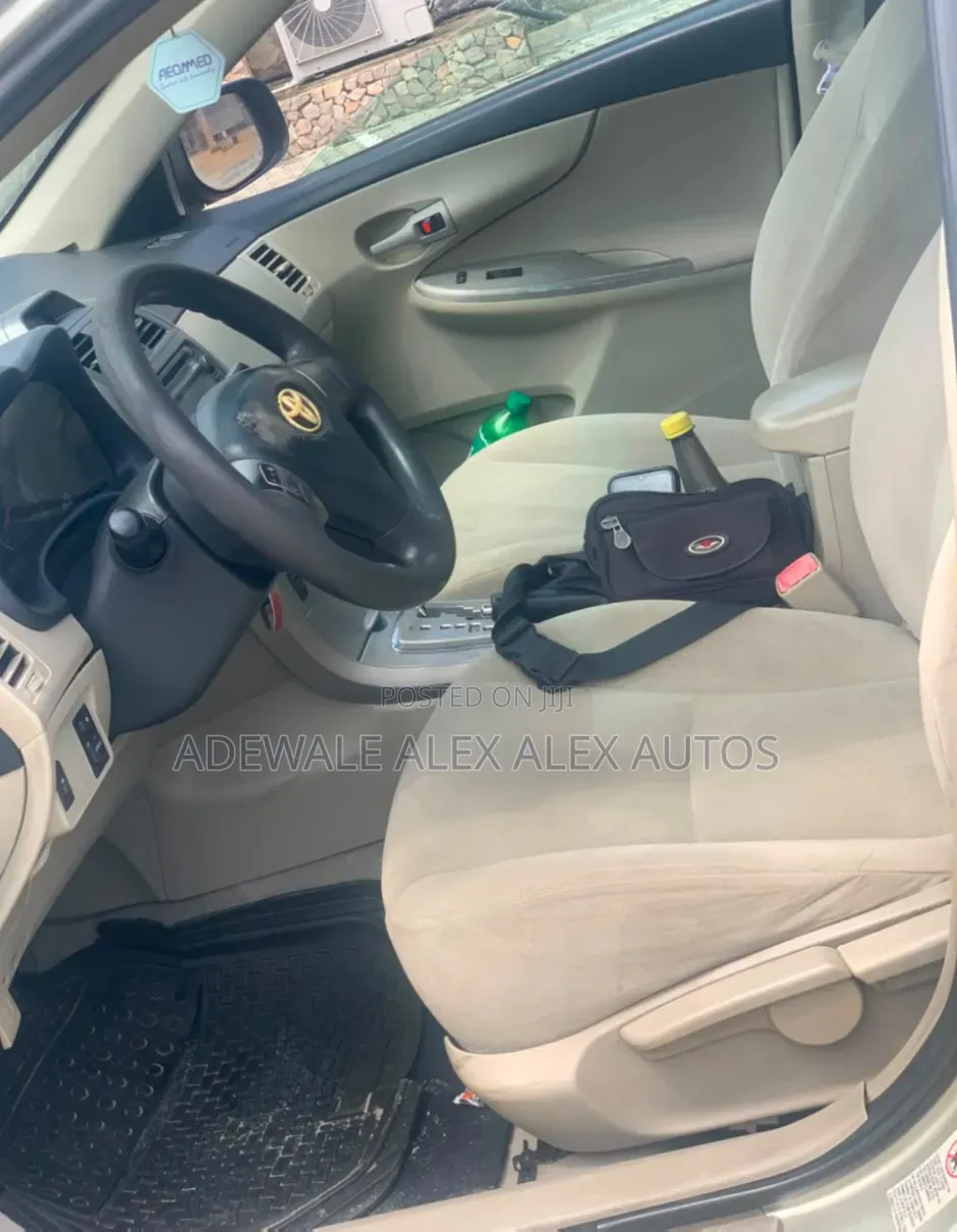 Toyota Corolla 2012 Silver