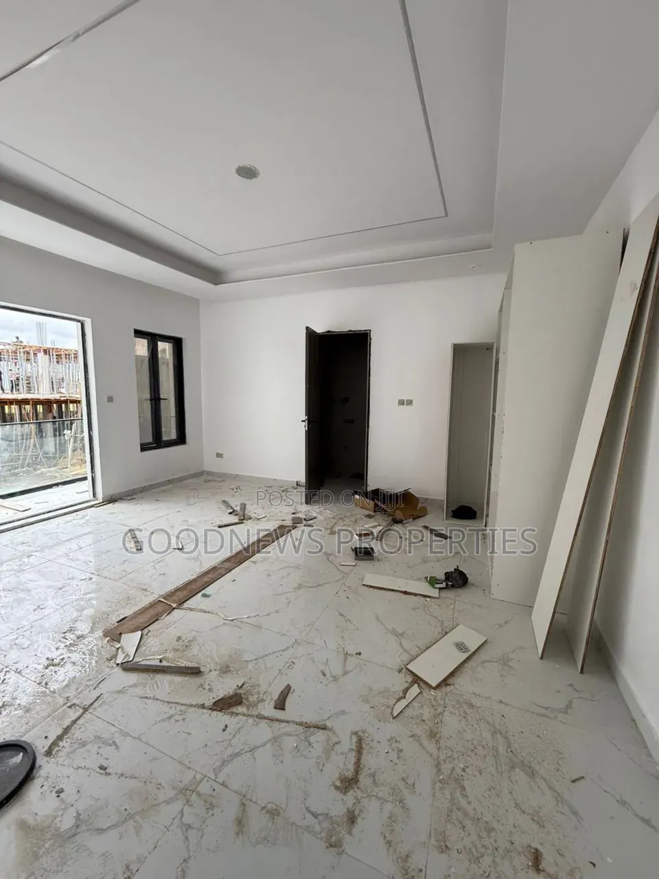 3bdrm Apartment in Lekki Phase 1 for sale