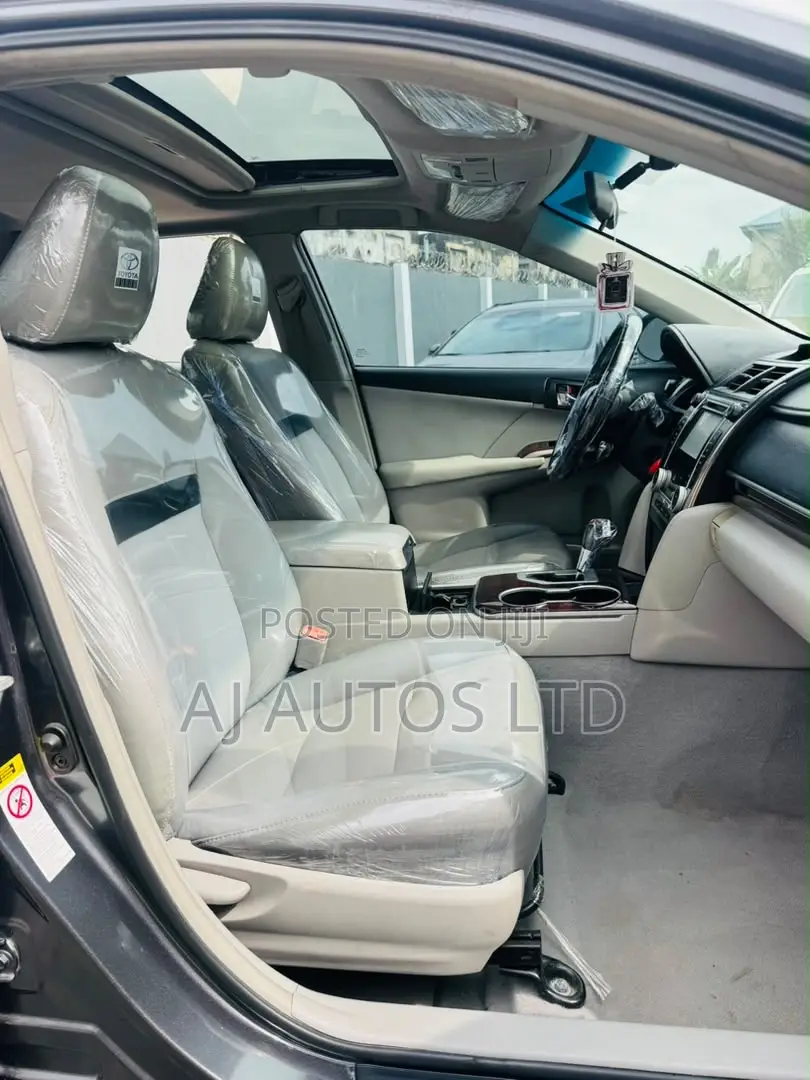 Toyota Camry XLE 4dr Sedan (2.5L 4cyl 6A) 2013 Gray