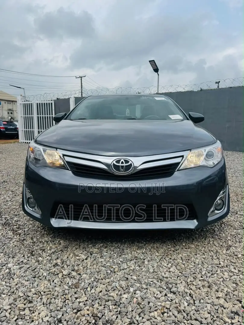 Toyota Camry XLE 4dr Sedan (2.5L 4cyl 6A) 2013 Gray