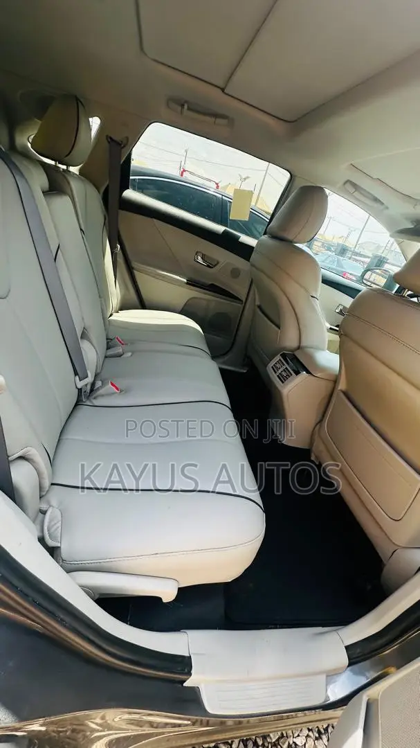 Toyota Venza V6 AWD 2010 Gray