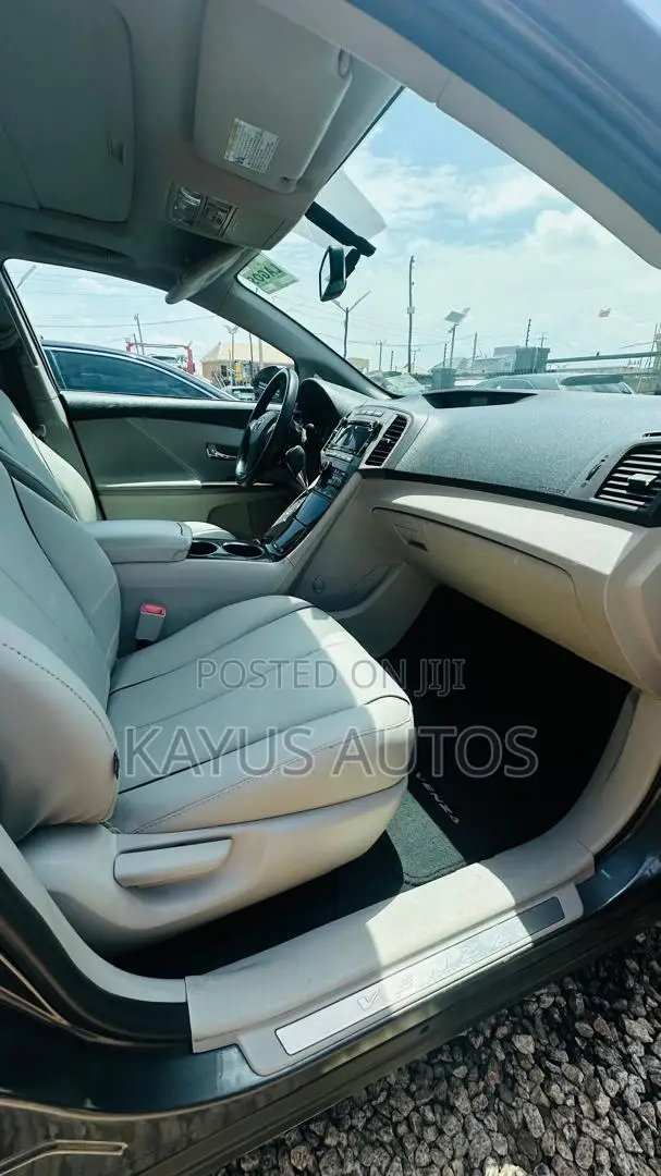 Toyota Venza V6 AWD 2010 Gray