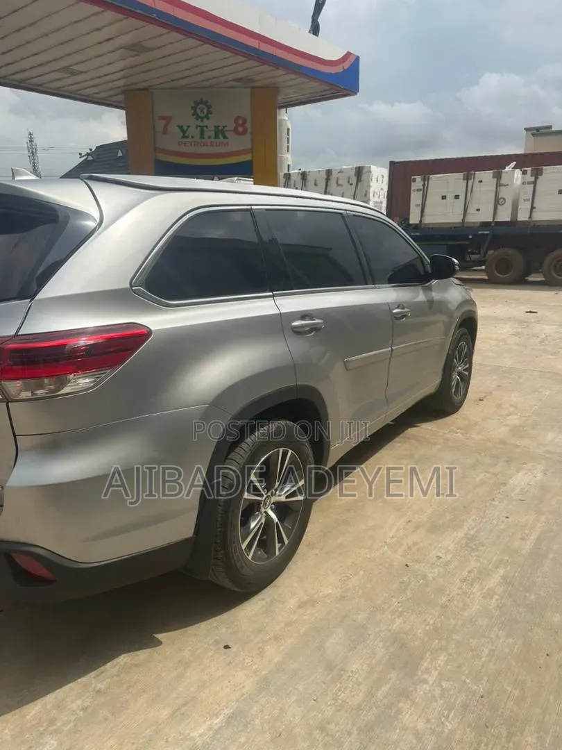 Toyota Highlander 2018 Silver