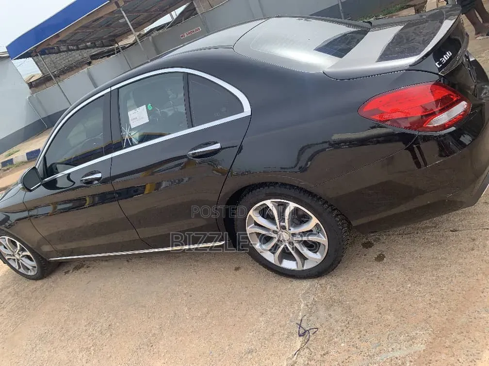 Mercedes-Benz C300 2016 Black