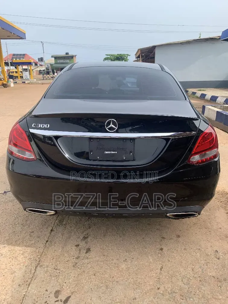 Mercedes-Benz C300 2016 Black