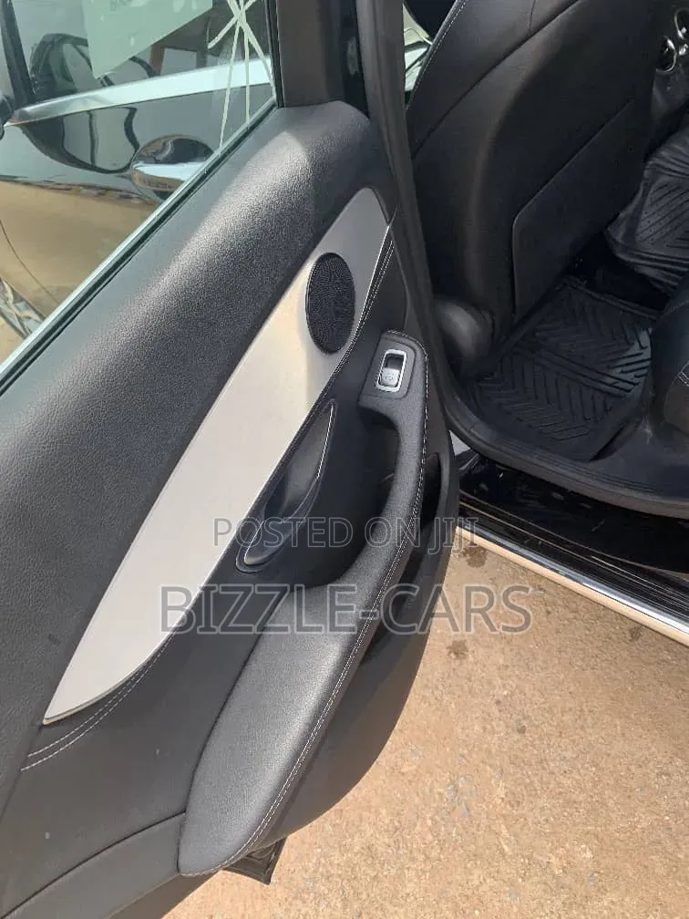 Mercedes-Benz C300 2016 Black