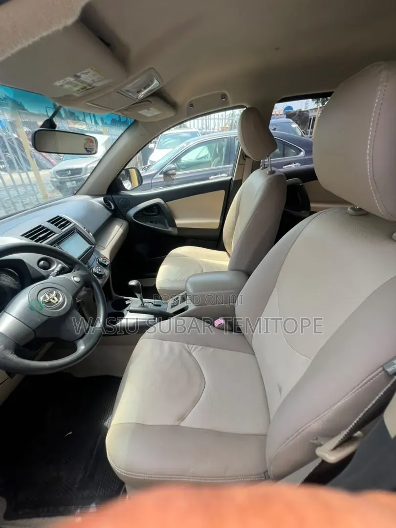 Toyota RAV4 2011 Green