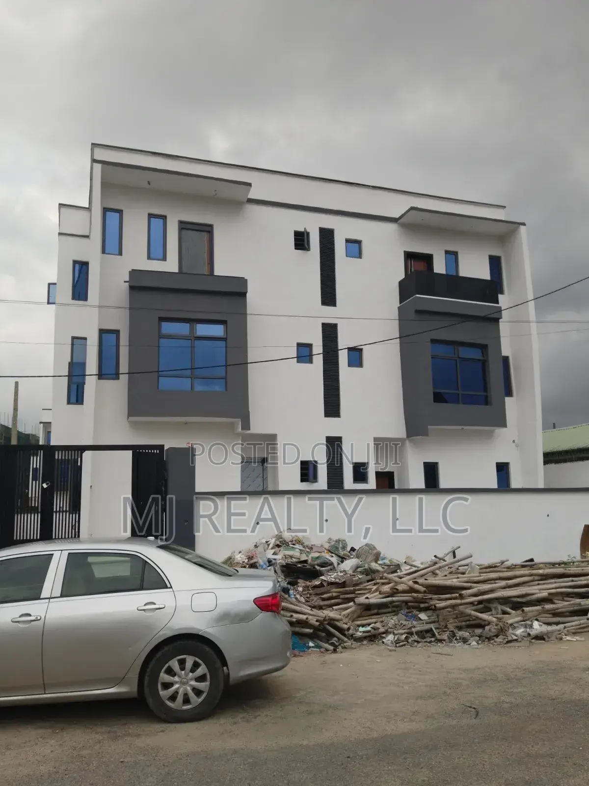 4bdrm Duplex in Opebi for sale