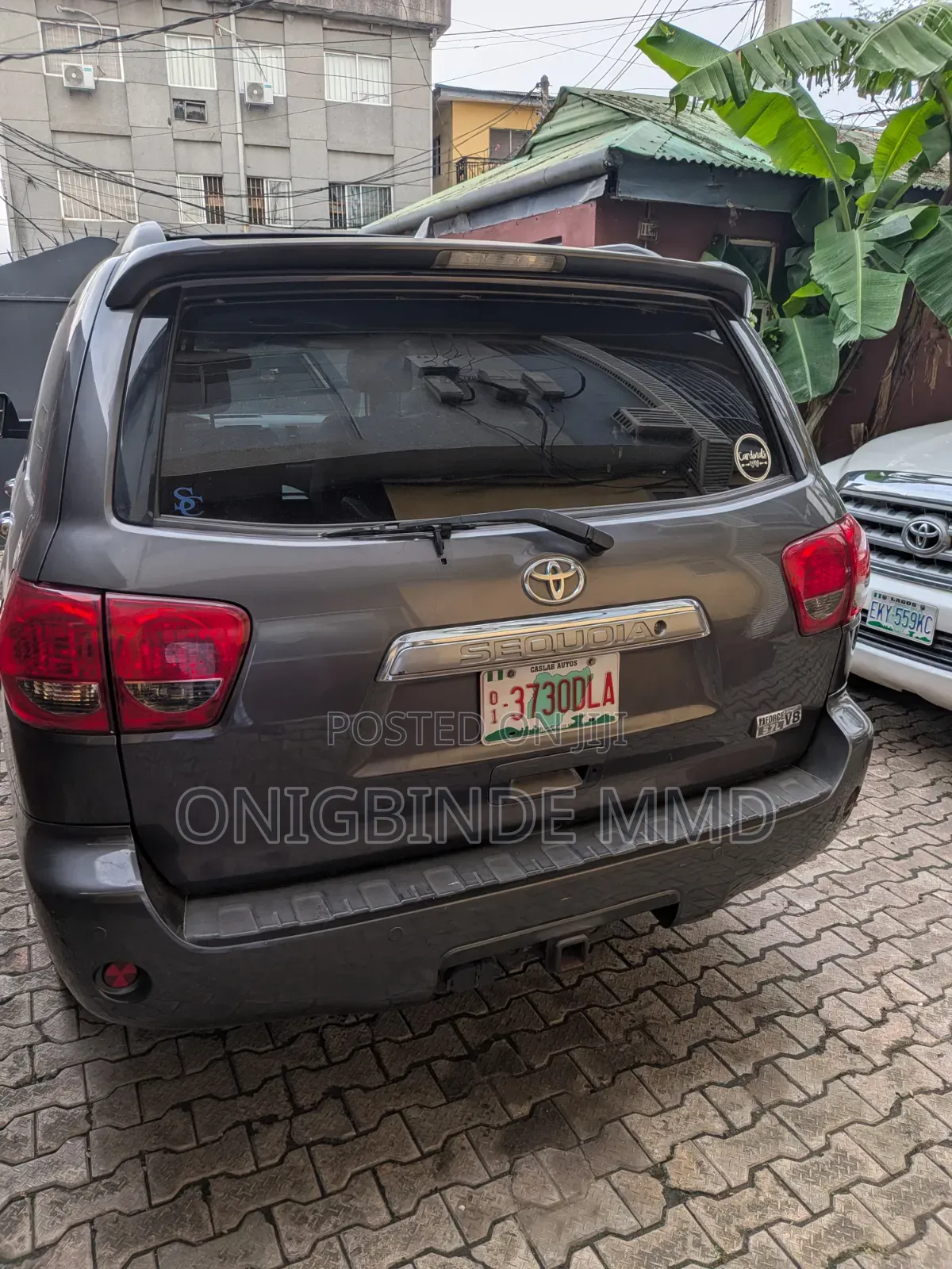 Toyota Sequoia Limited 4dr SUV (5.7L 8cyl 6A) 2015 Gray