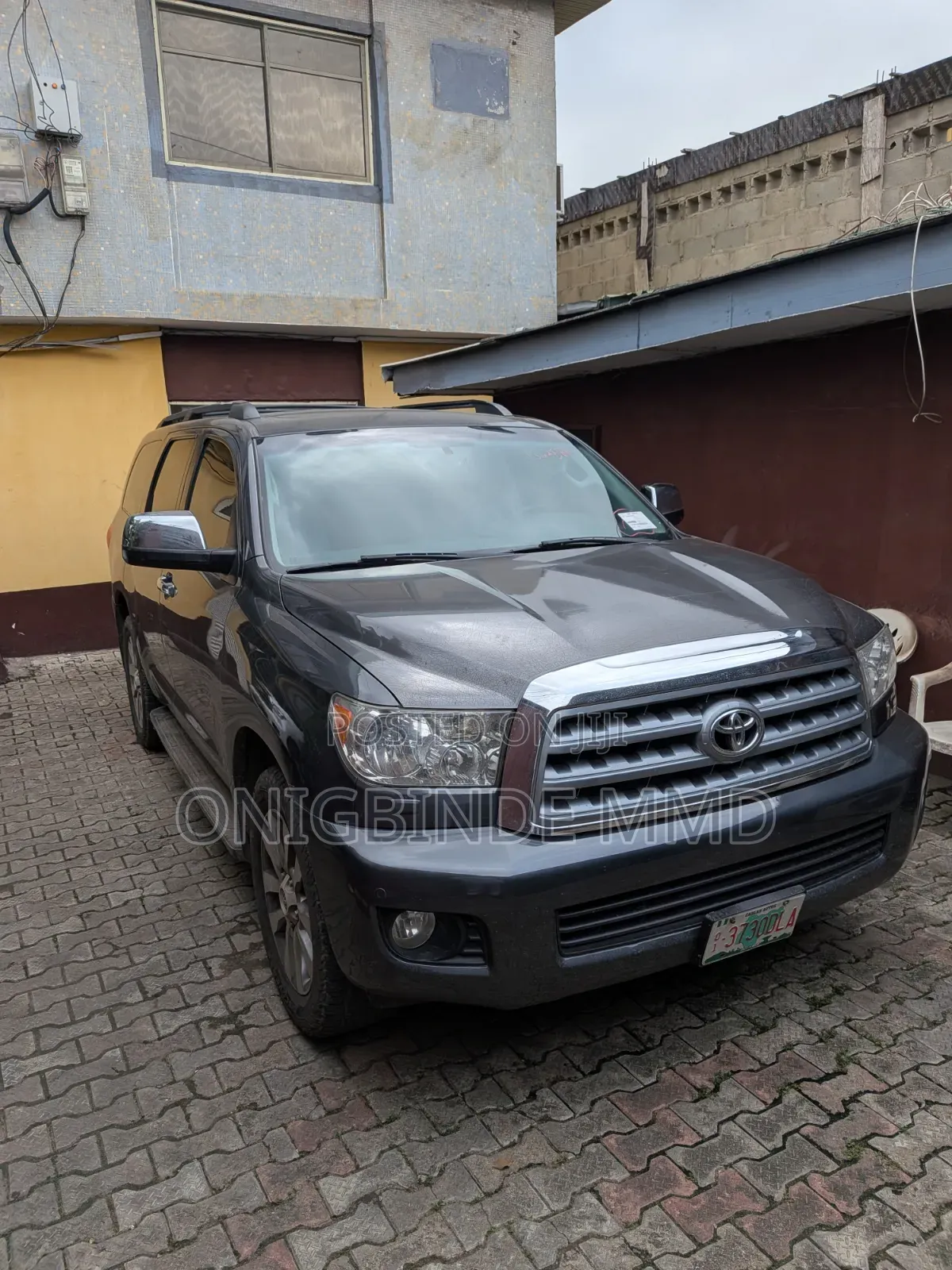 Toyota Sequoia Limited 4dr SUV (5.7L 8cyl 6A) 2015 Gray