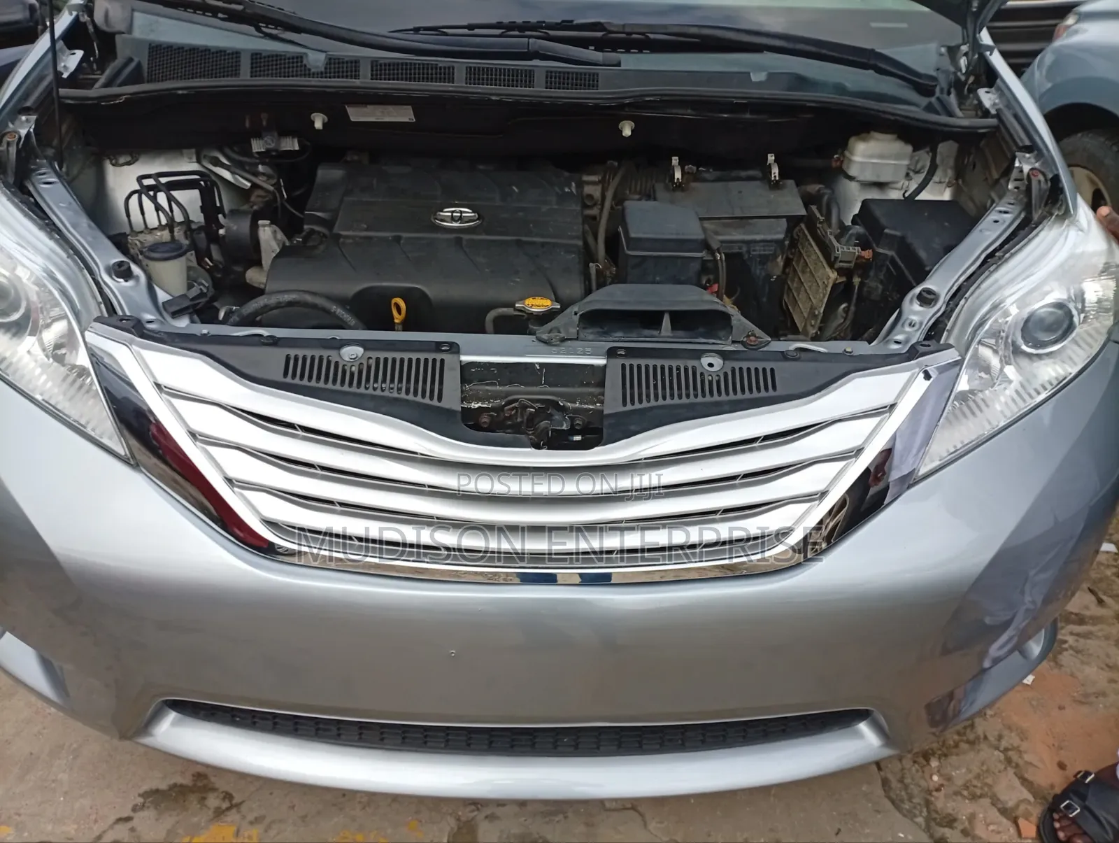 Toyota Sienna XLE 8 Passenger 2011 Gray