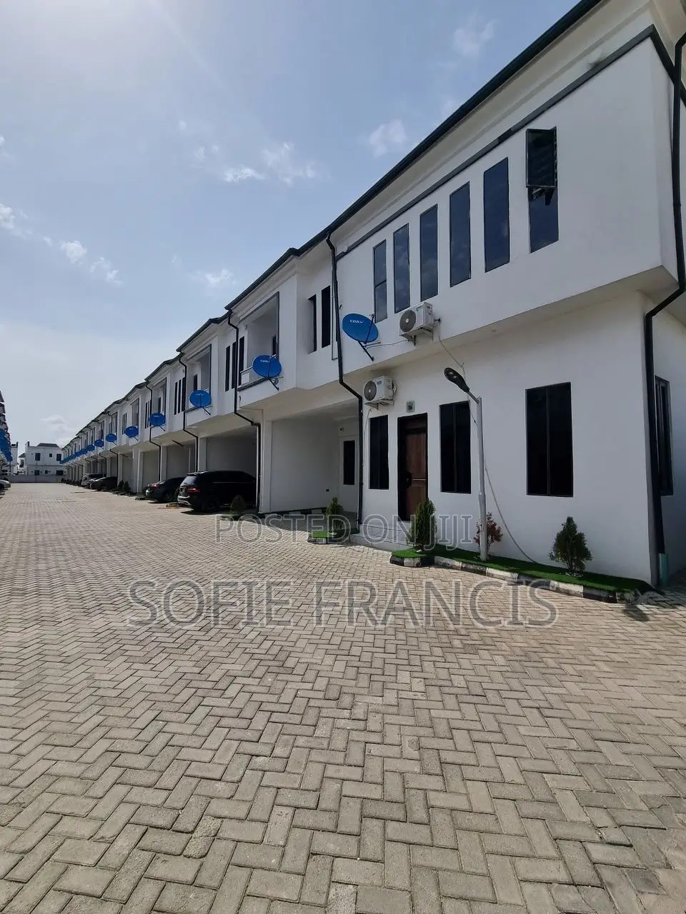 4bdrm Duplex in Vgc for rent