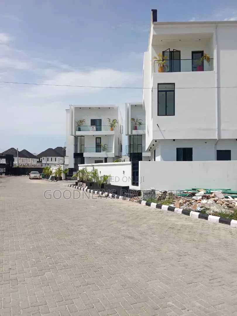 5bdrm Duplex in Orchid Road, Ikota for sale