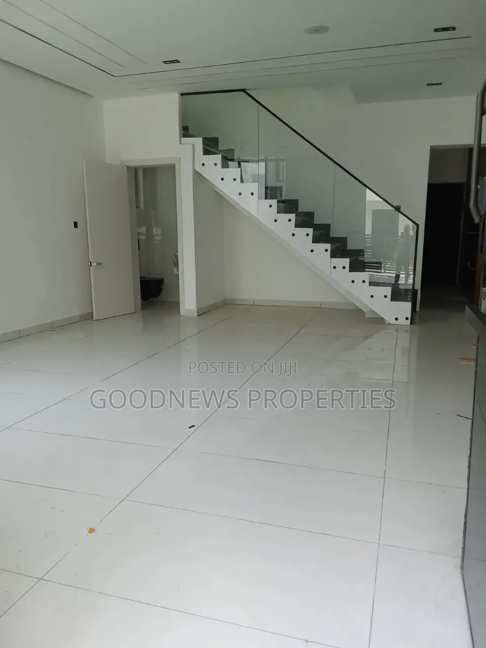 5bdrm Duplex in Orchid Road, Ikota for sale