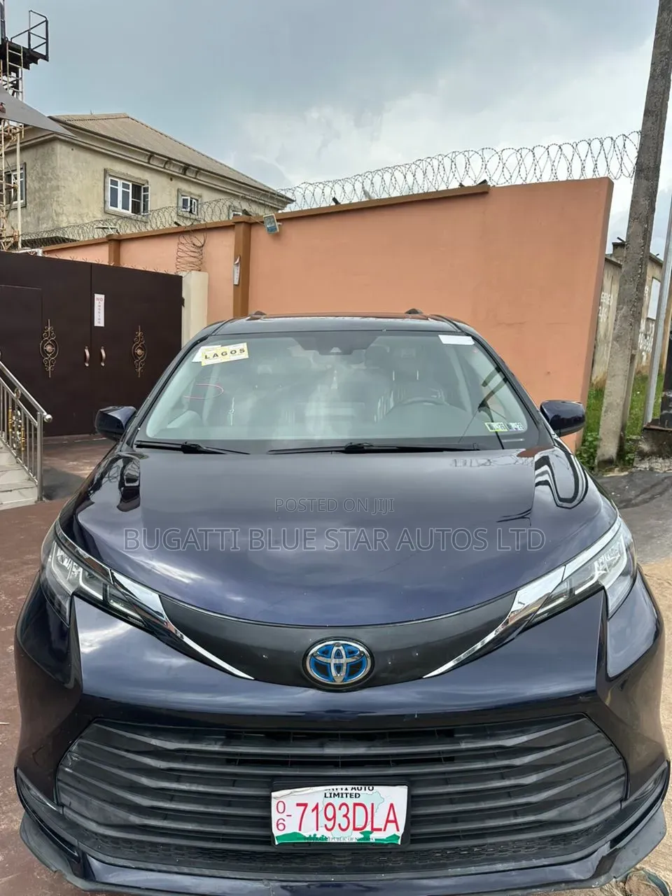 Toyota Sienna LE 2022 Blue