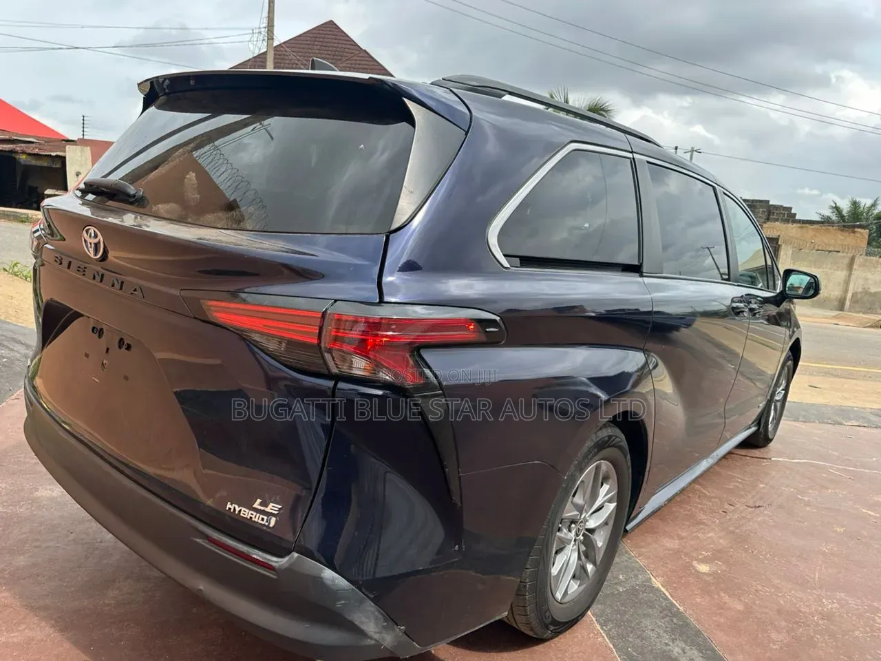 Toyota Sienna LE 2022 Blue