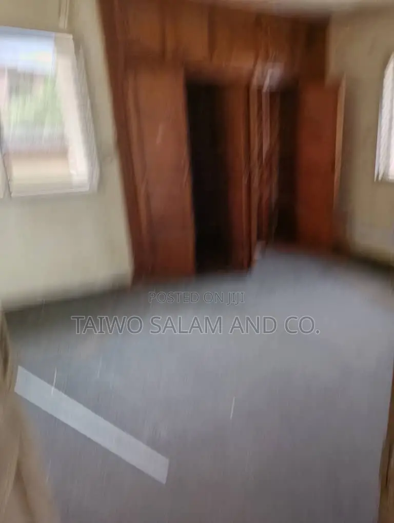 5bdrm Duplex in Bodija for sale