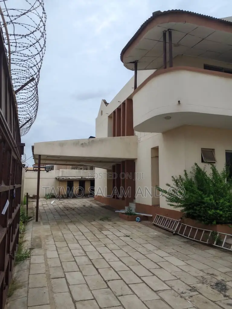 5bdrm Duplex in Bodija for sale