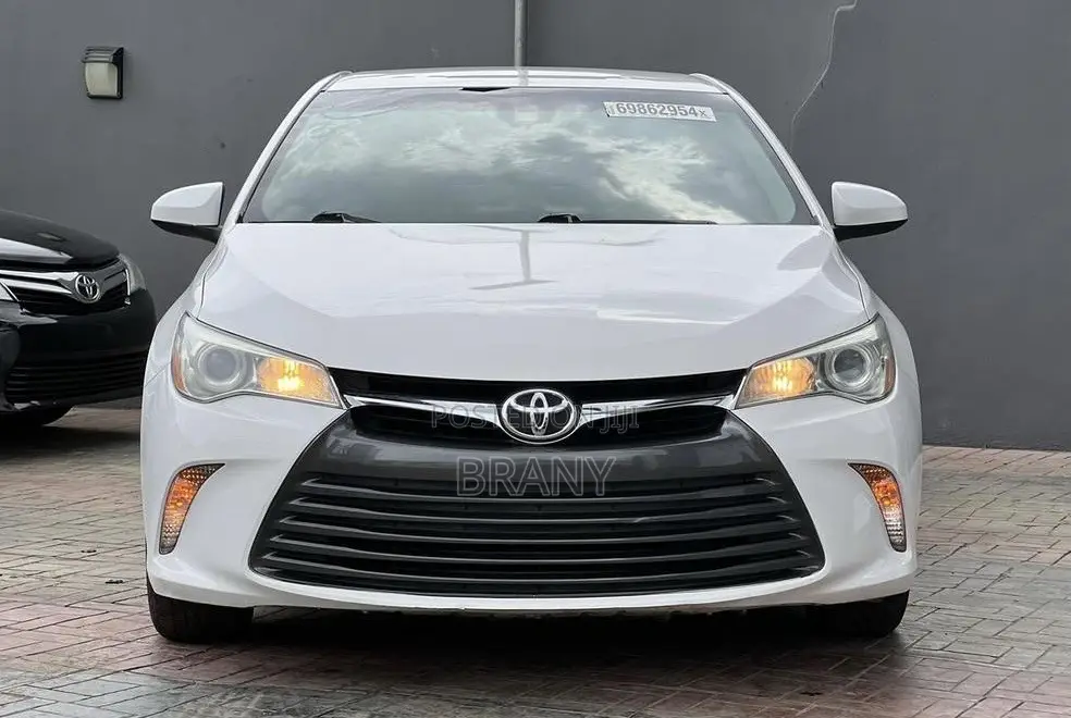 Toyota Camry LE 4dr Sedan (2.5L 4cyl 6A) 2016 White