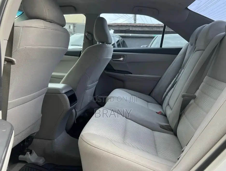 Toyota Camry LE 4dr Sedan (2.5L 4cyl 6A) 2016 White