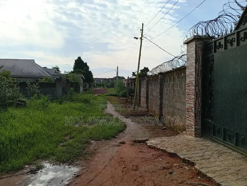 4bdrm Bungalow in Ado-Odo/Ota for sale