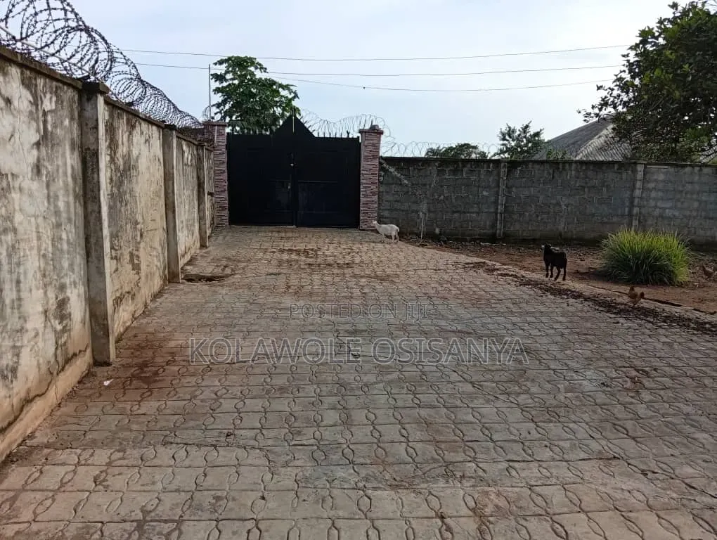 4bdrm Bungalow in Ado-Odo/Ota for sale